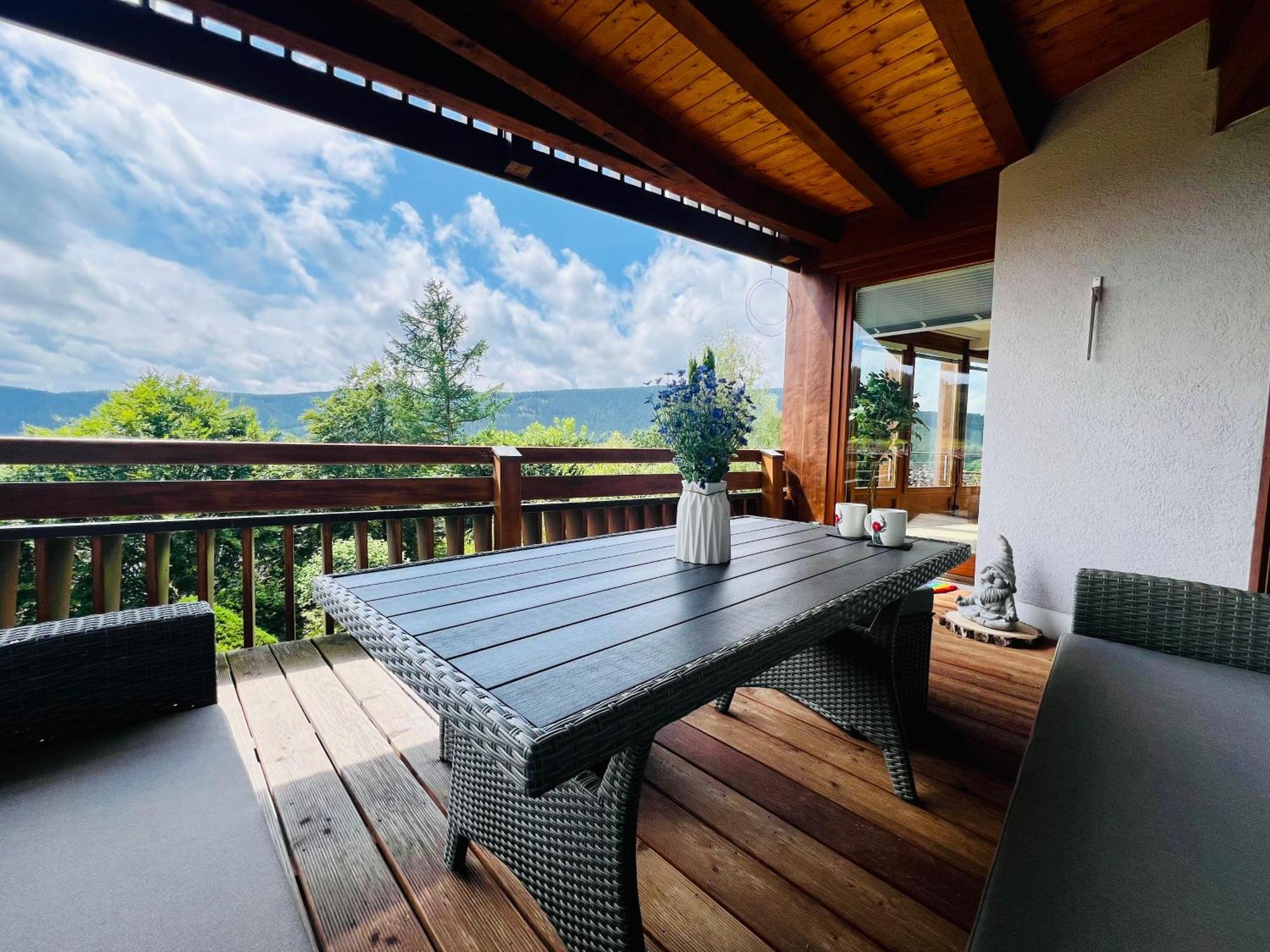 Panoramablick Mit Privatparkplatz, 2 Balkone Und 1,5 Baeder Apartment Titisee-Neustadt Exterior photo